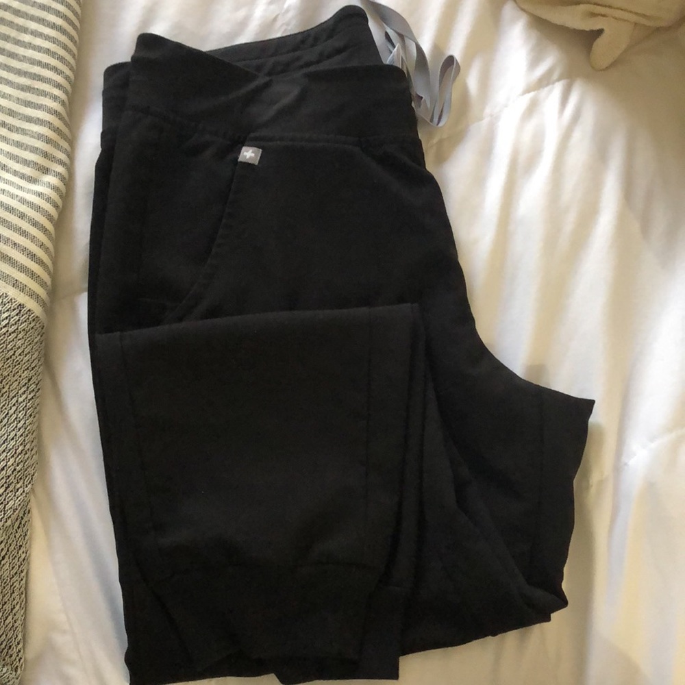 Figs Black Zamora Joggers in Medium Petite